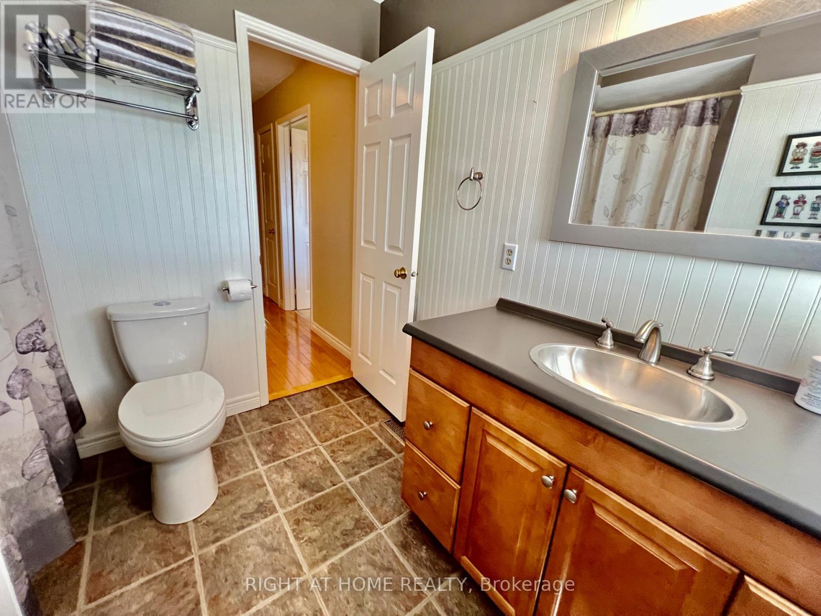 4 SILVERBIRCH PLACE - 32