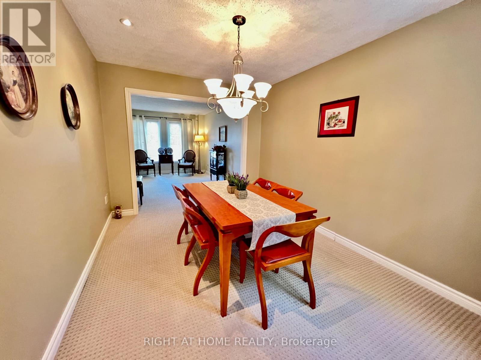 4 SILVERBIRCH PLACE - 8