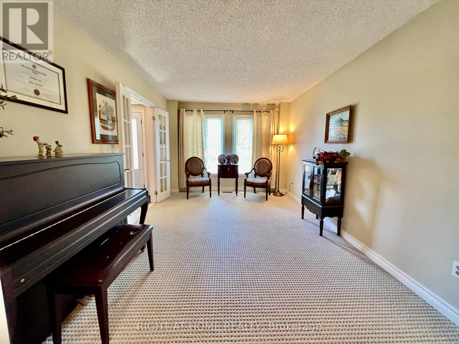 4 SILVERBIRCH PLACE - 9