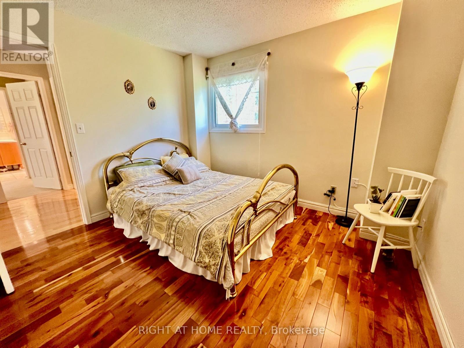 4 SILVERBIRCH PLACE - 27