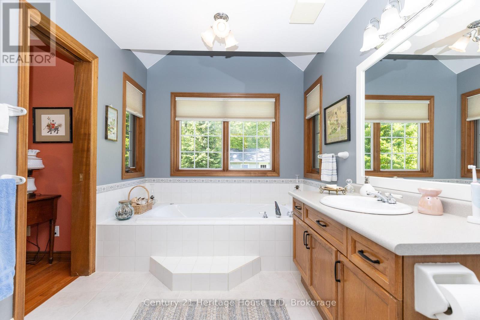 2468 SUNSET DRIVE - 23