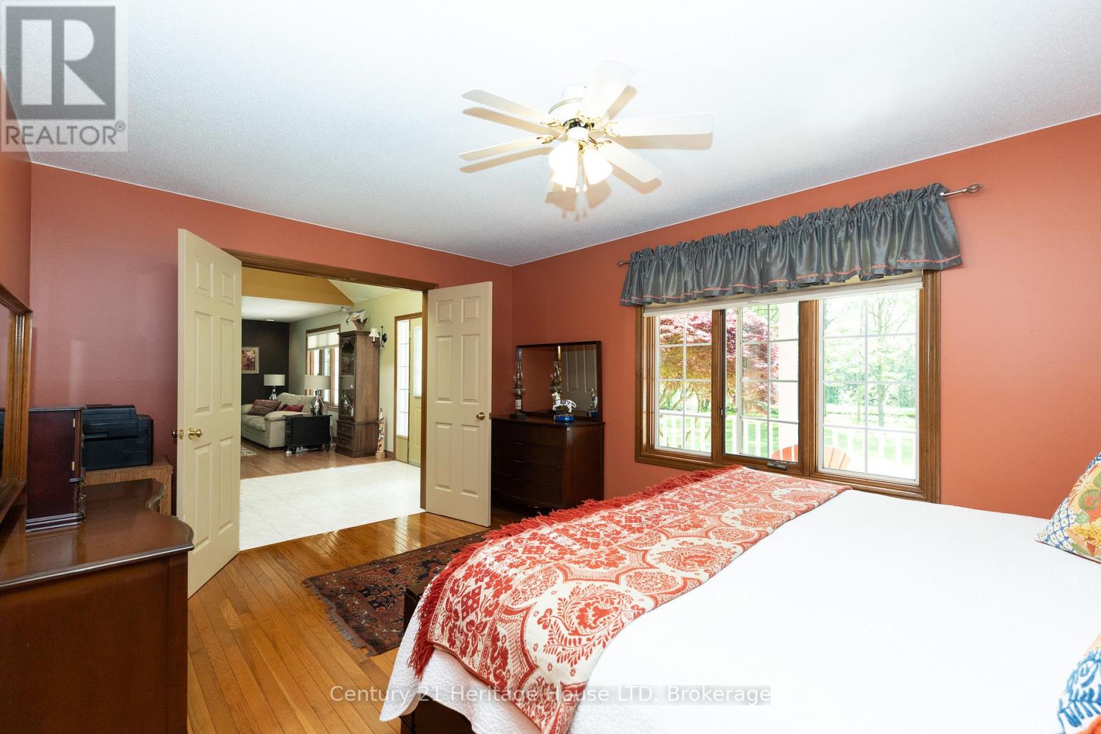 2468 SUNSET DRIVE - 21