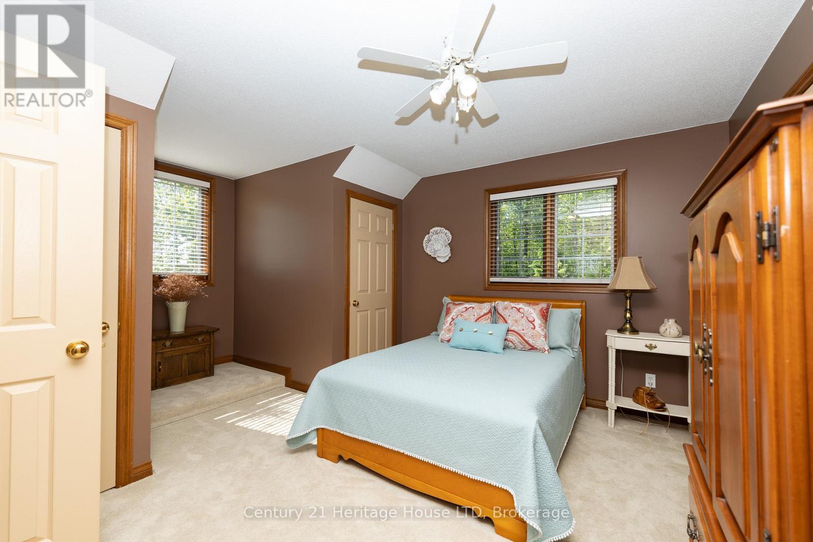 2468 SUNSET DRIVE - 33