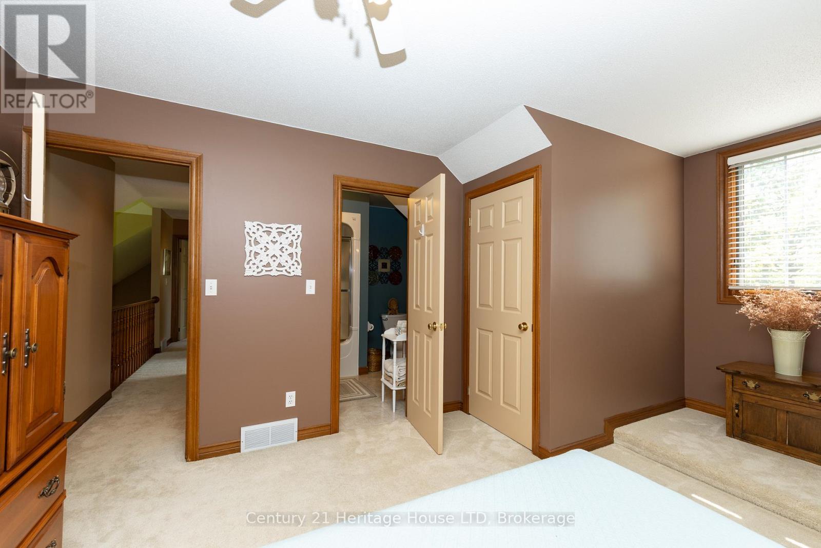 2468 SUNSET DRIVE - 34