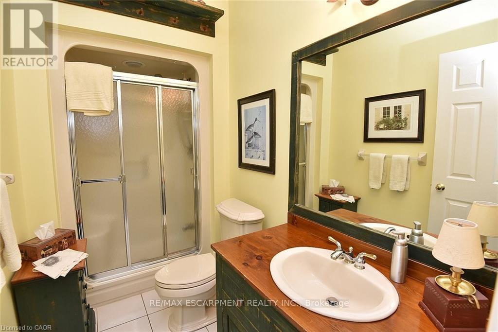 712 ROBSON ROAD - 19