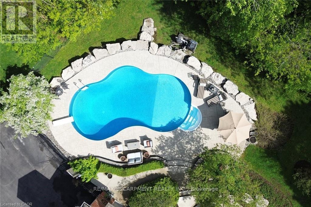 712 ROBSON ROAD - 45