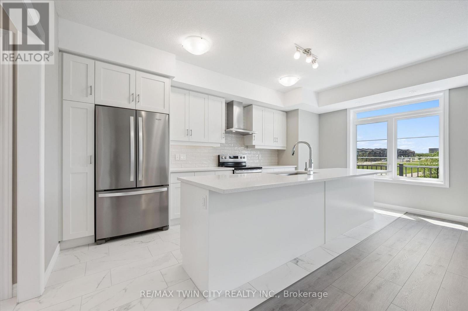 20 LOMOND LANE - 17