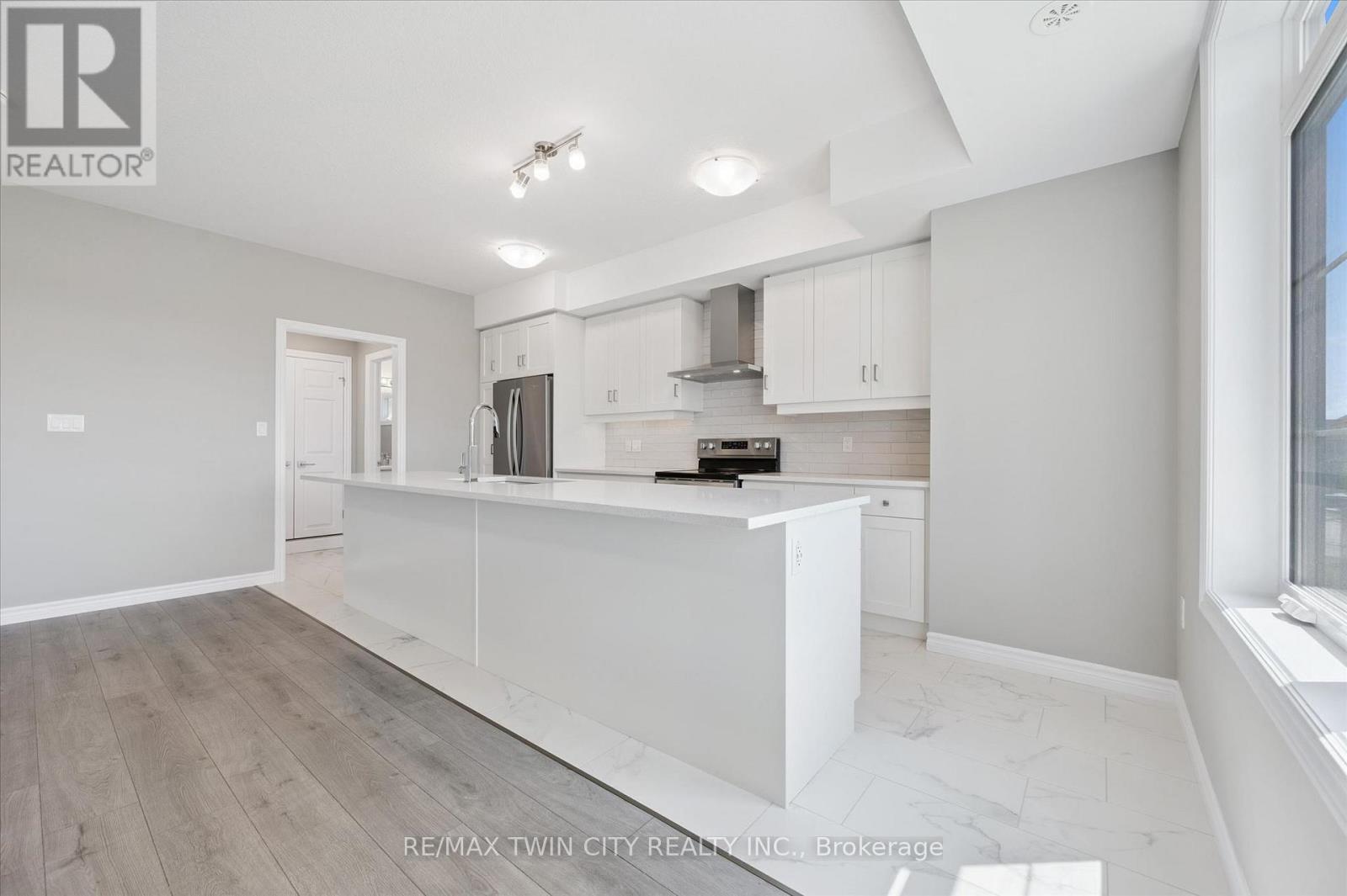 20 LOMOND LANE - 18