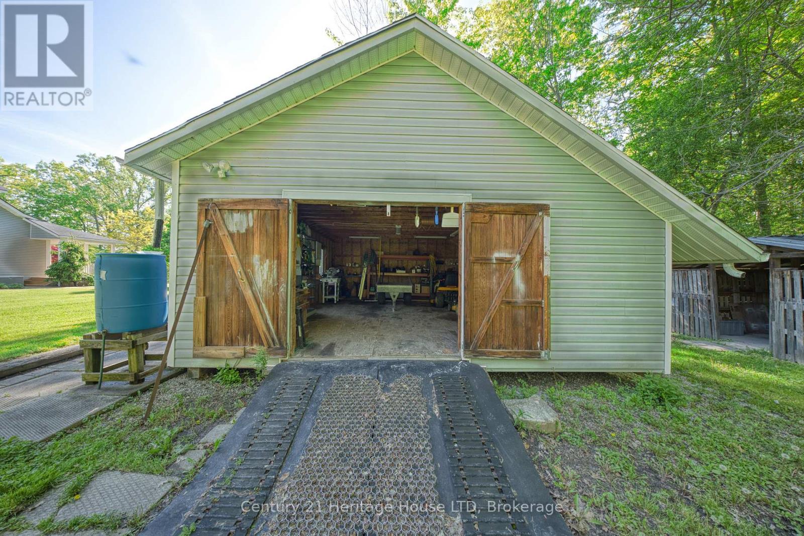 2468 SUNSET DRIVE - 41