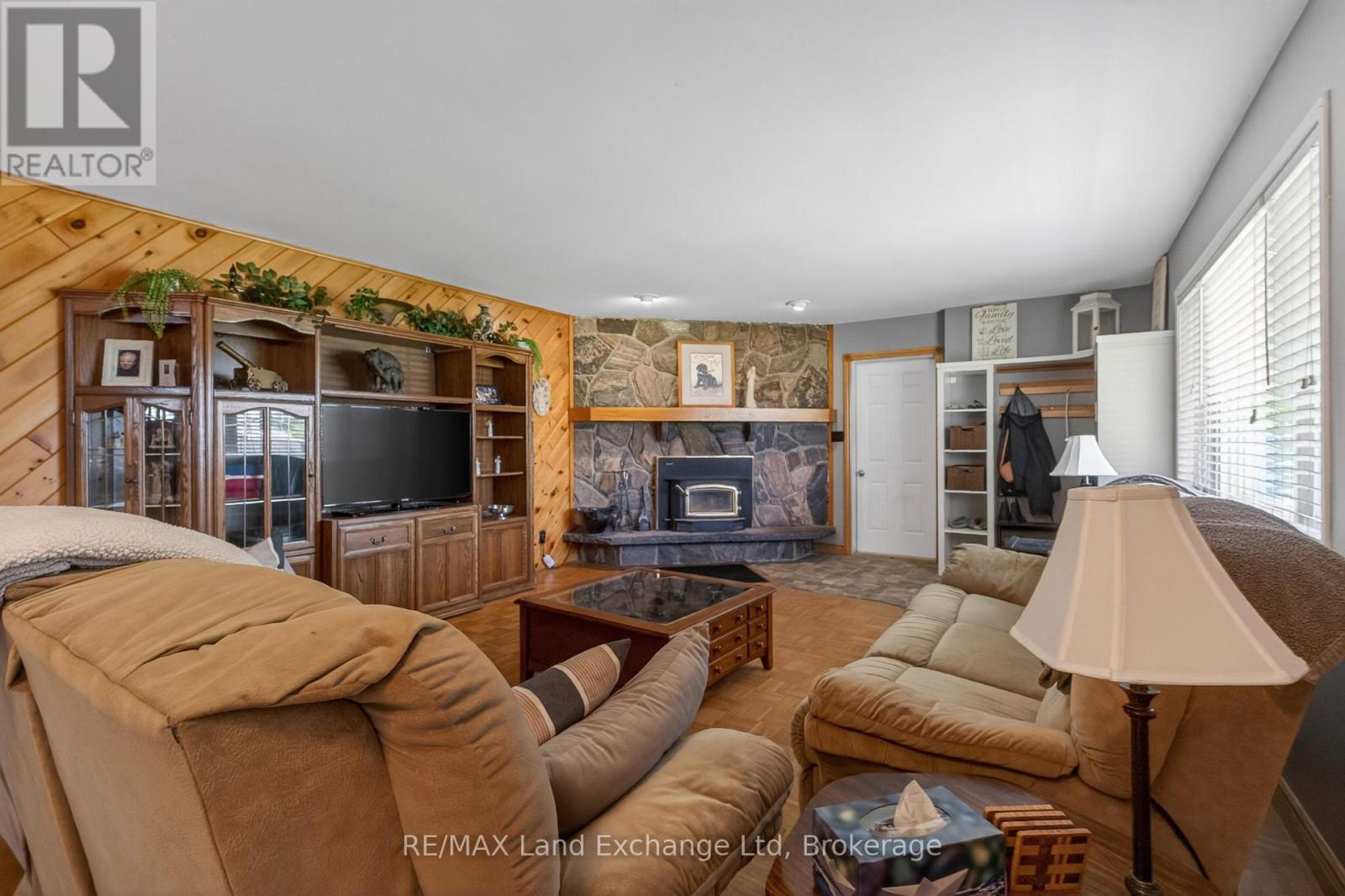 696 JOSEPHINE STREET N - 10
