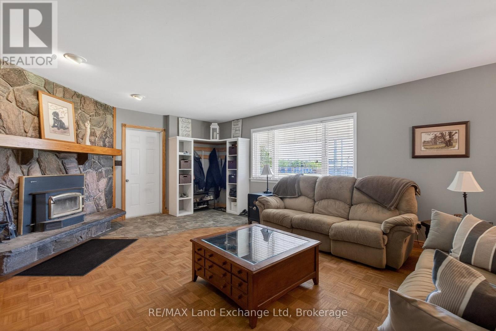 696 JOSEPHINE STREET N - 11