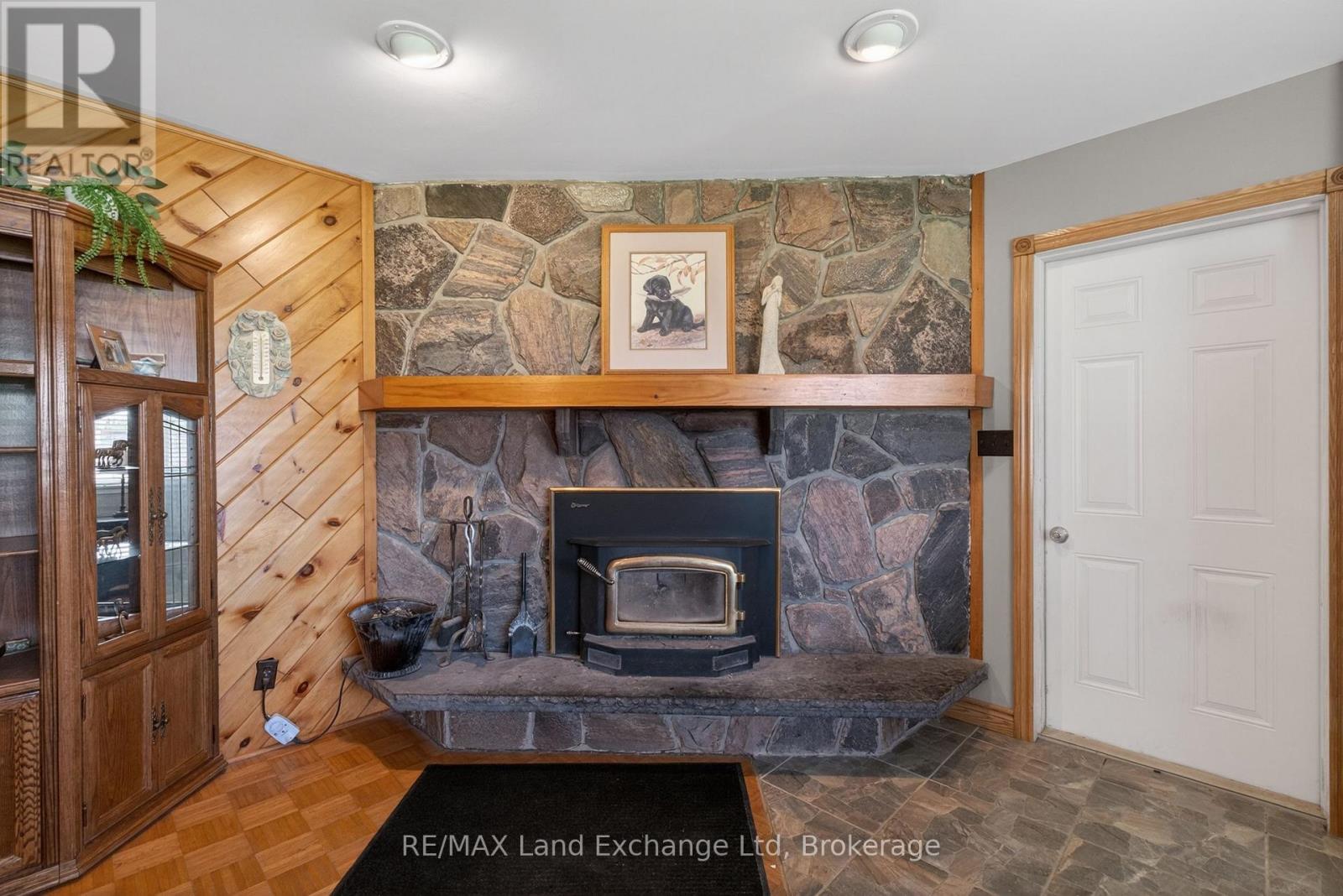 696 JOSEPHINE STREET N - 12