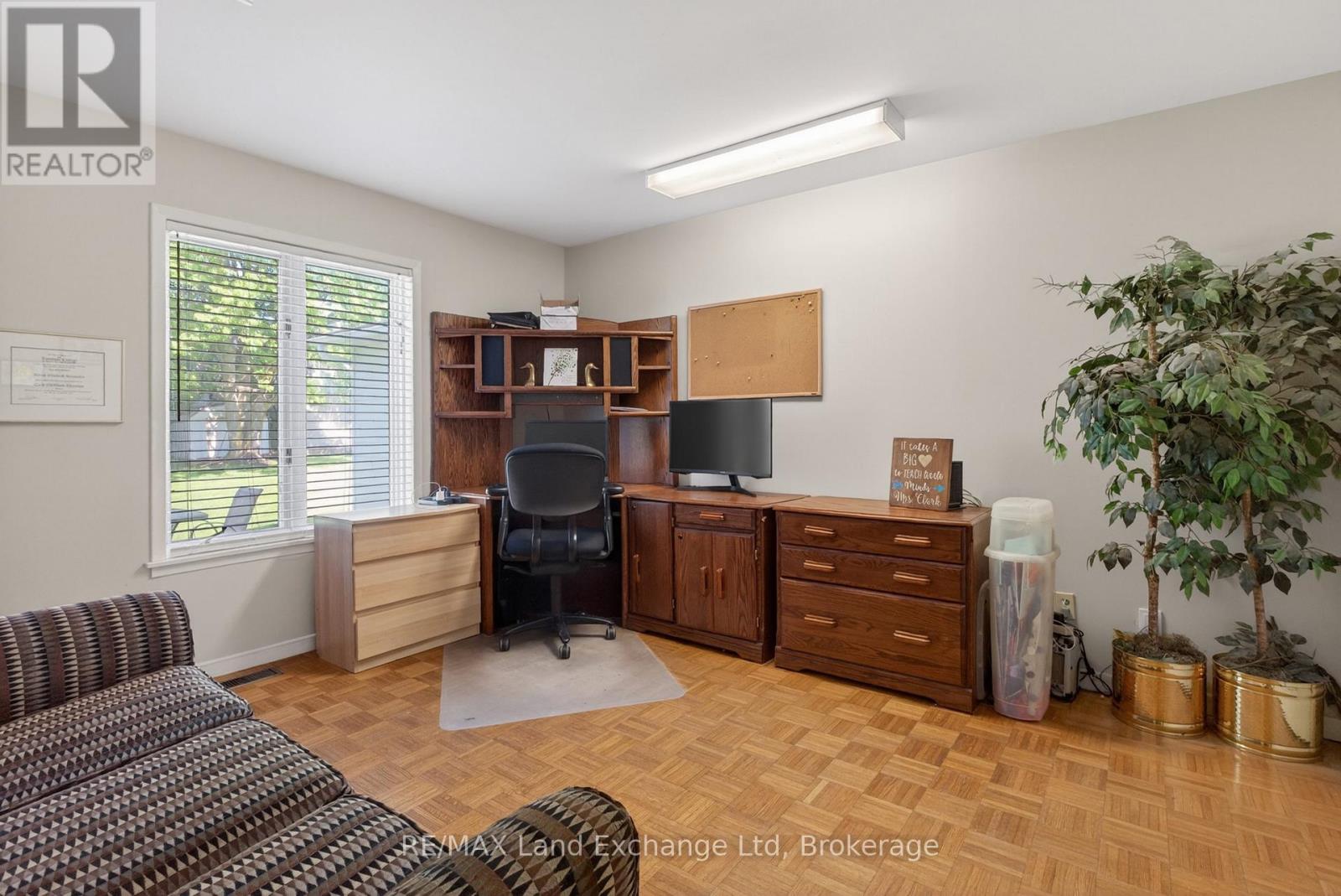 696 JOSEPHINE STREET N - 15