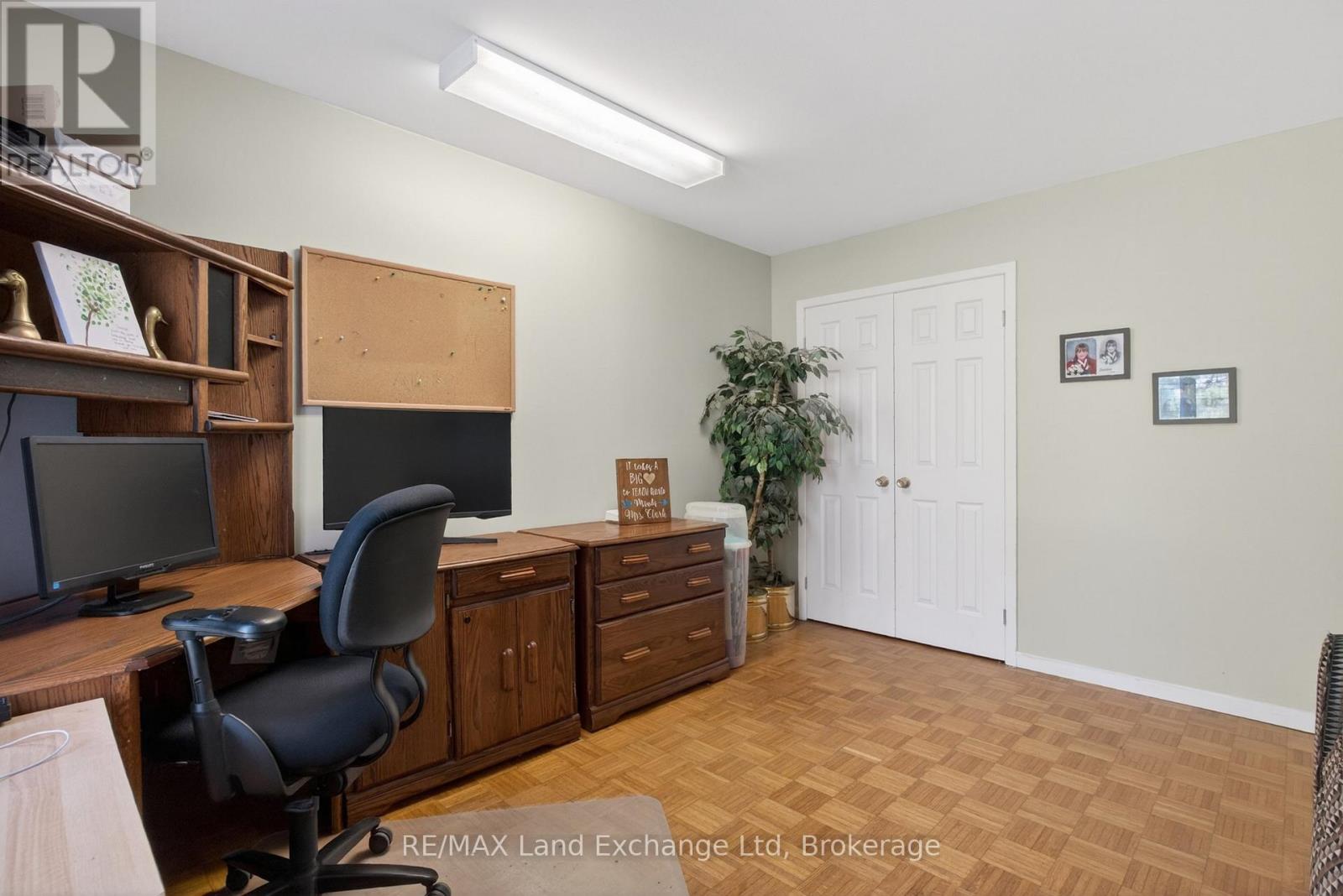 696 JOSEPHINE STREET N - 16