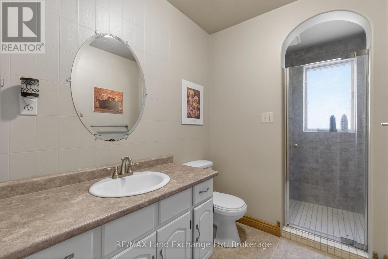 696 JOSEPHINE STREET N - 17