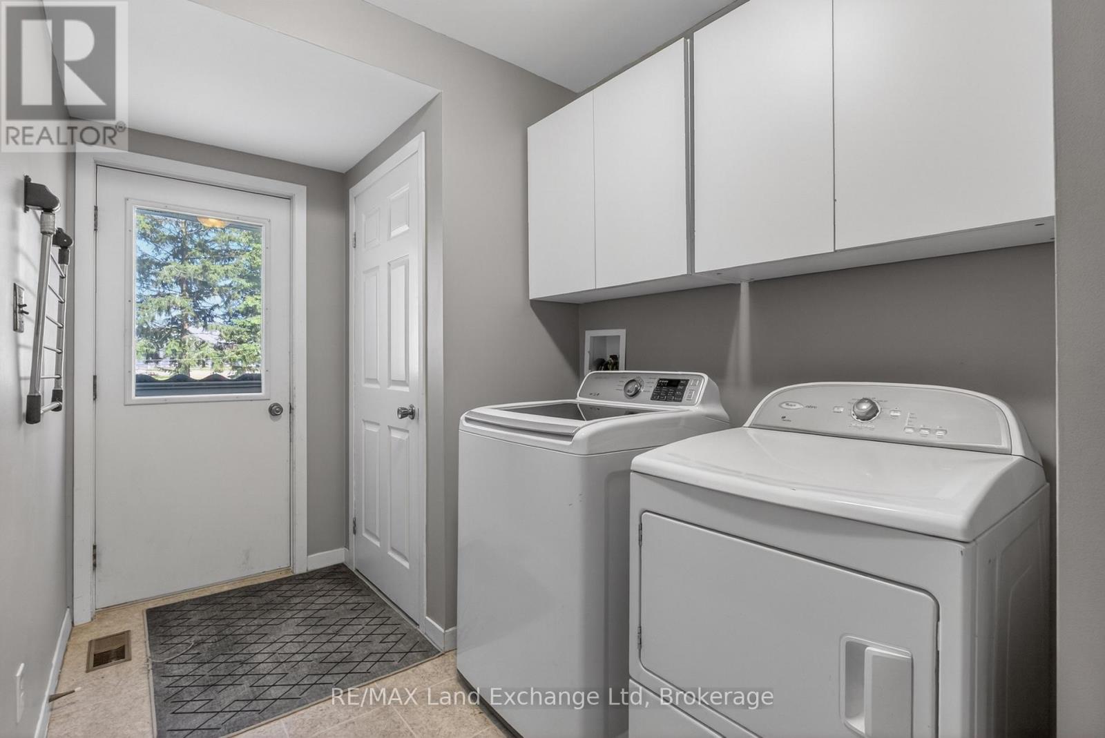 696 JOSEPHINE STREET N - 18