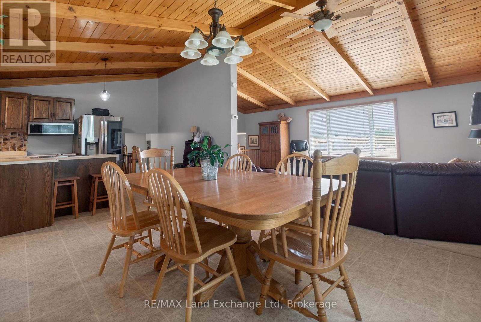 696 JOSEPHINE STREET N - 23