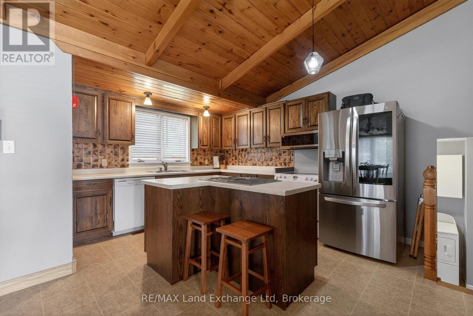 696 JOSEPHINE STREET N - 24