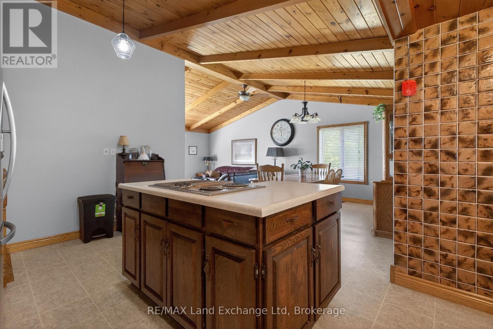 696 JOSEPHINE STREET N - 26