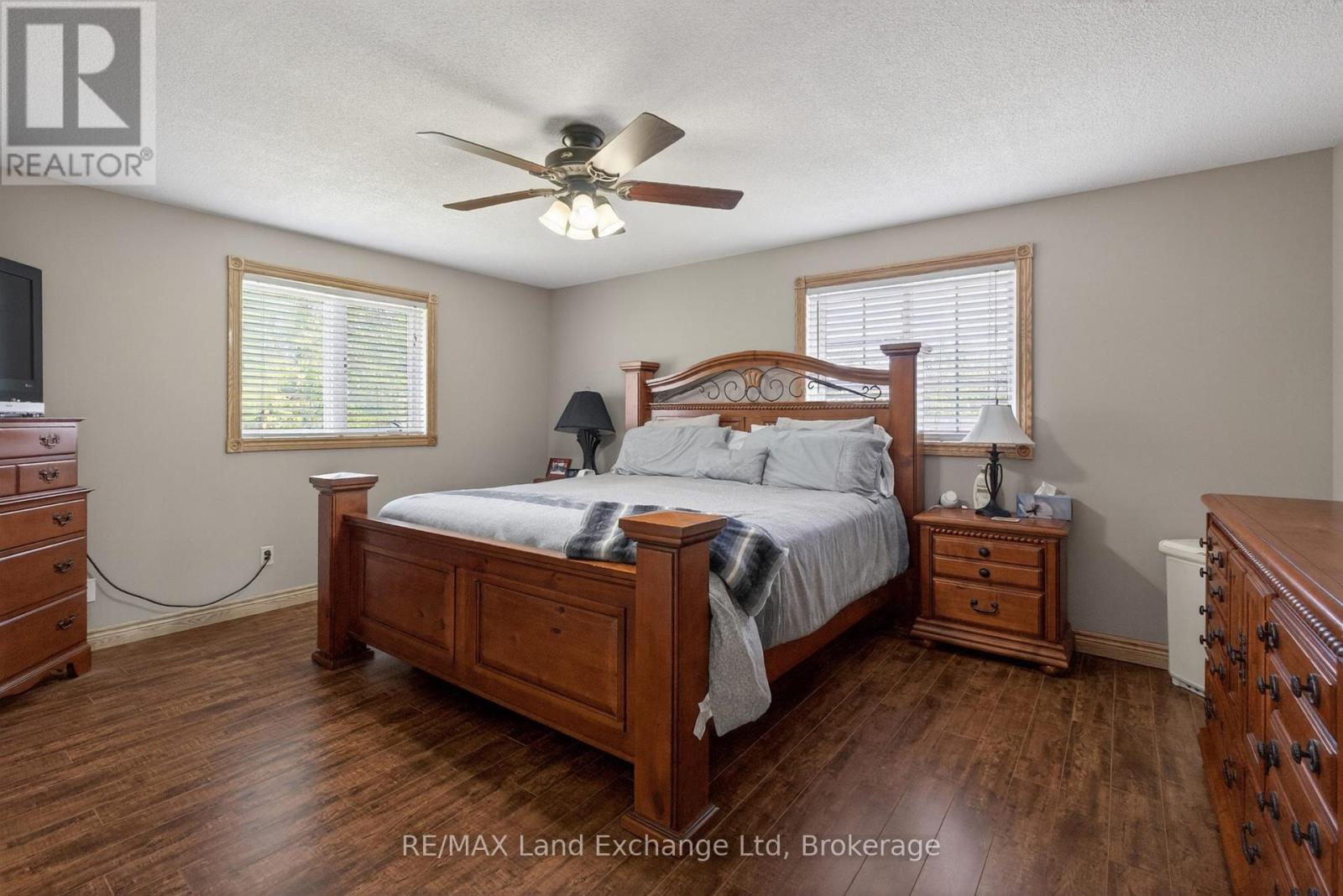 696 JOSEPHINE STREET N - 27