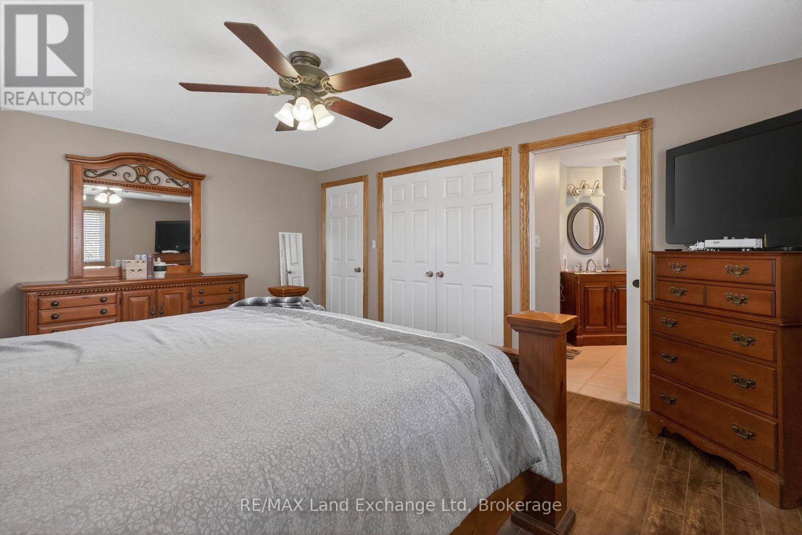 696 JOSEPHINE STREET N - 29