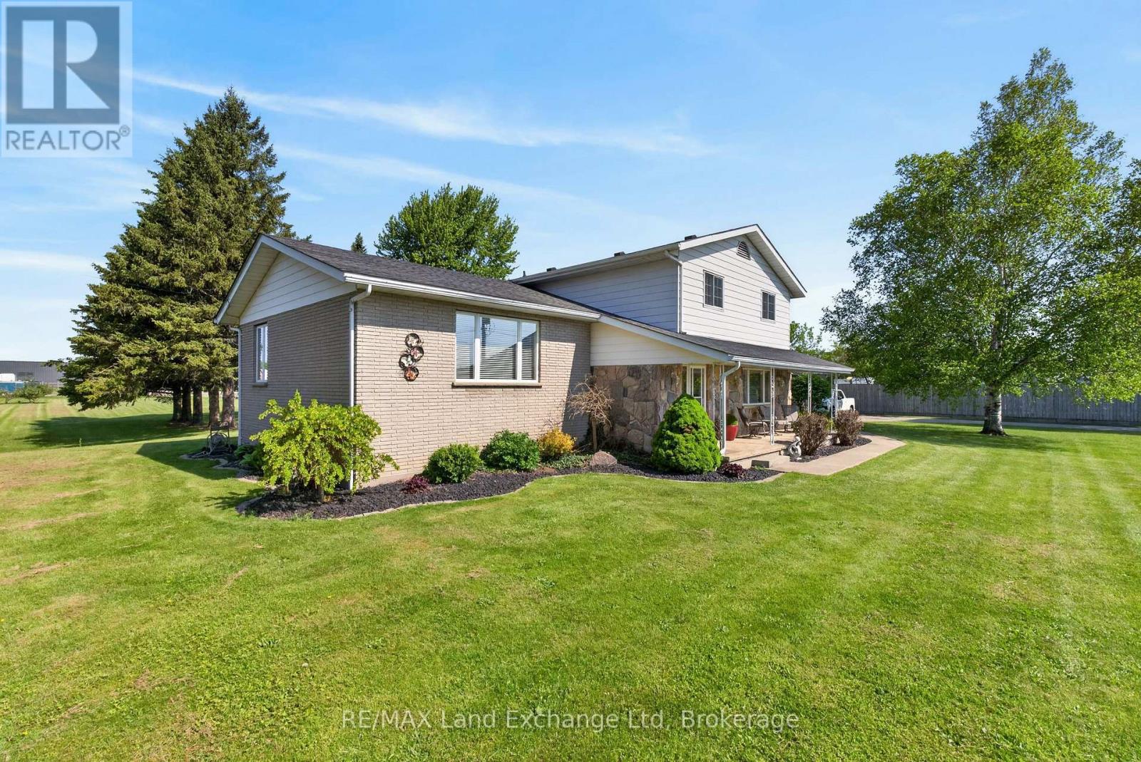 696 JOSEPHINE STREET N - 3