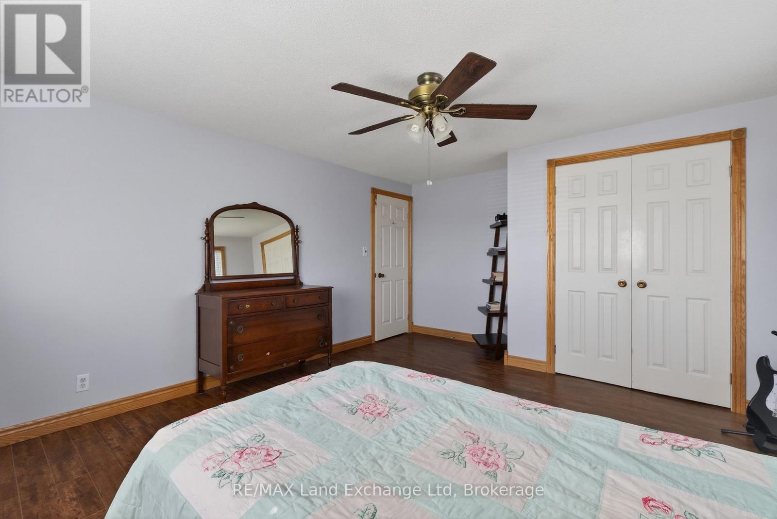 696 JOSEPHINE STREET N - 35