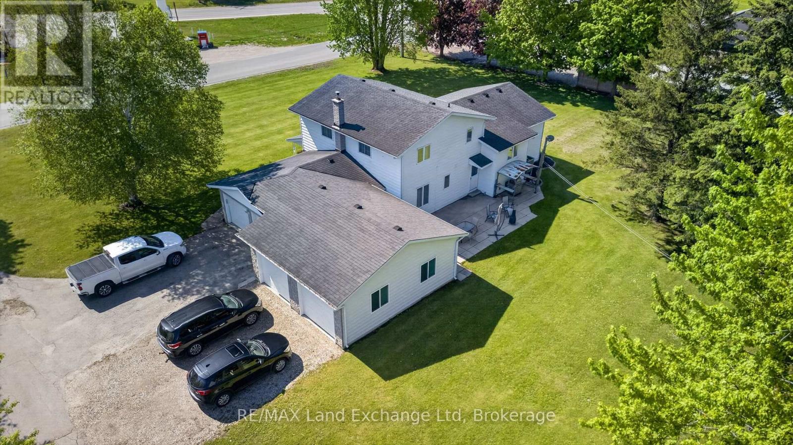 696 JOSEPHINE STREET N - 4