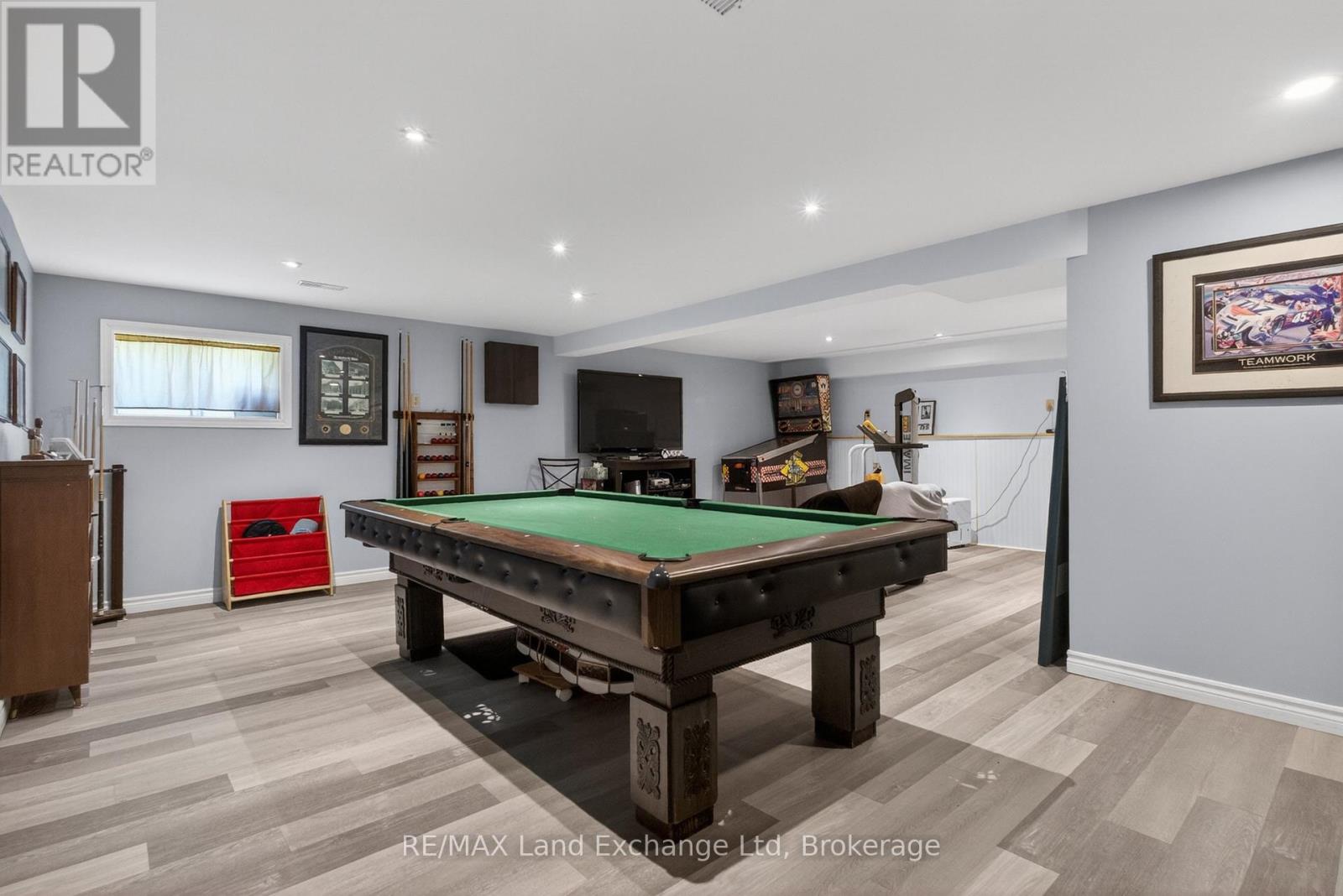 696 JOSEPHINE STREET N - 40