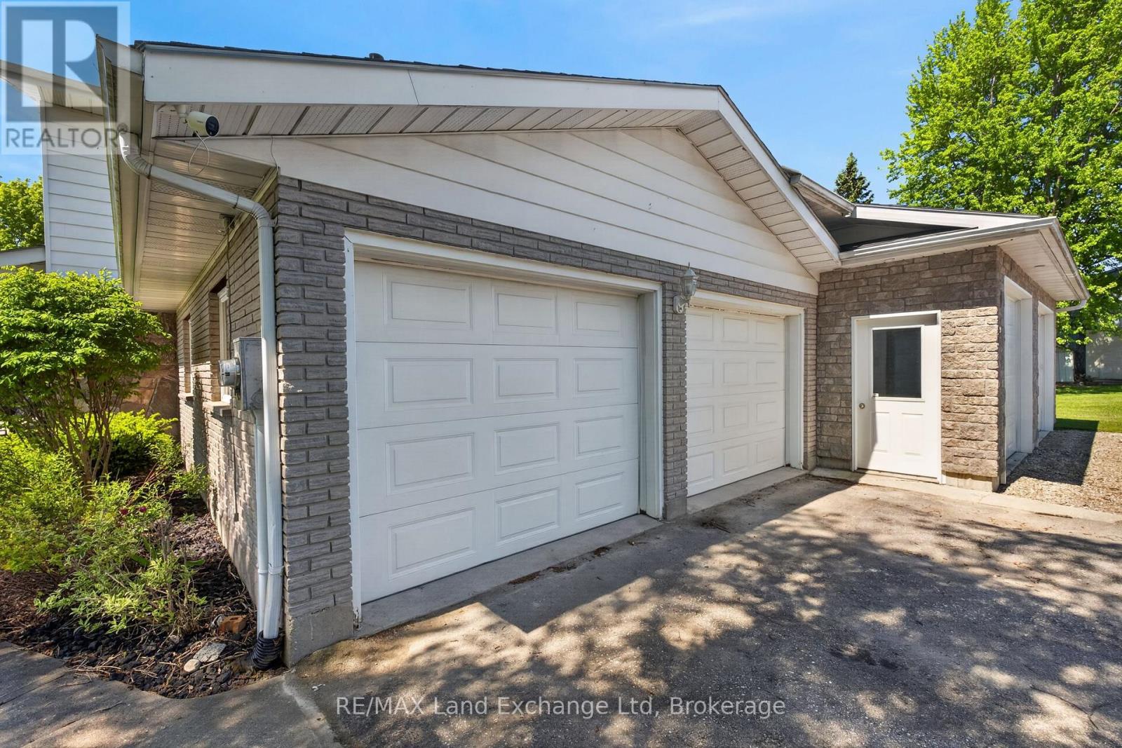 696 JOSEPHINE STREET N - 43