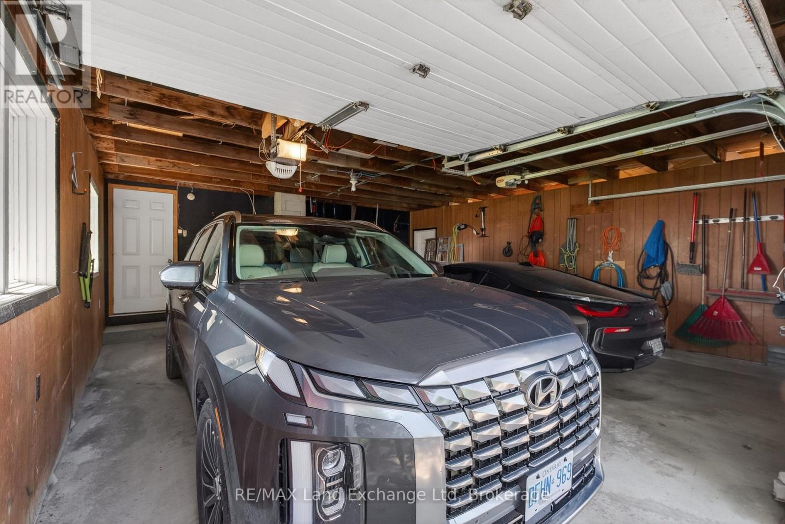 696 JOSEPHINE STREET N - 44