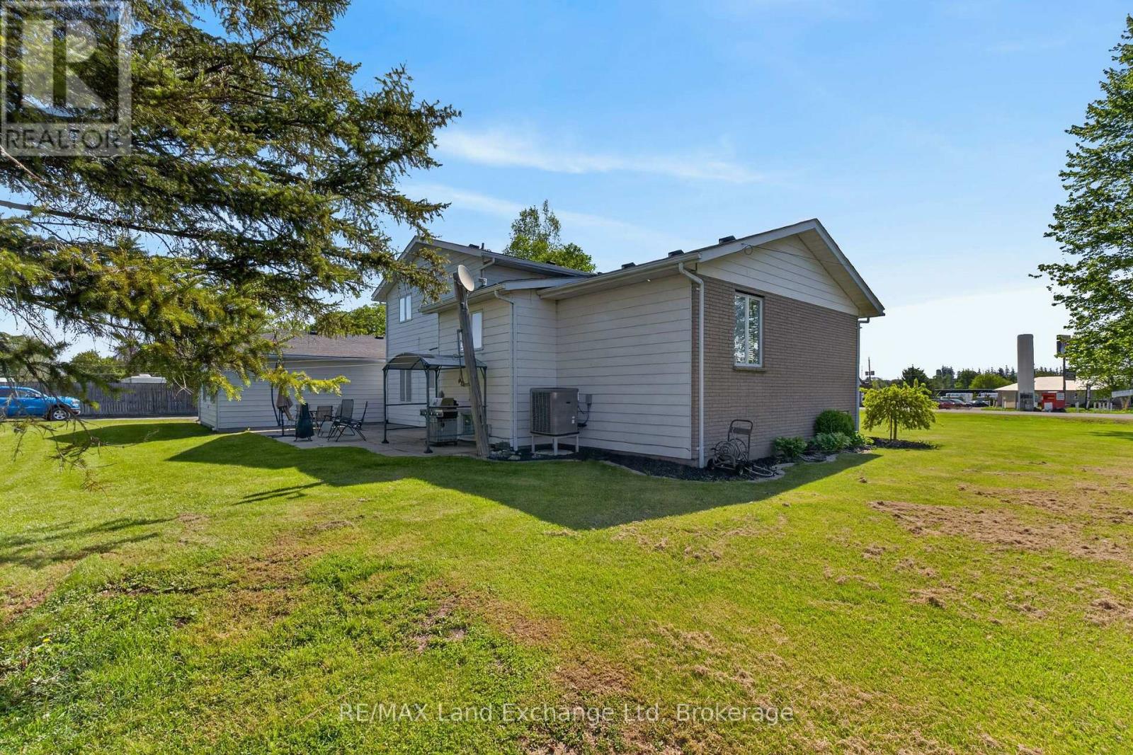696 JOSEPHINE STREET N - 5