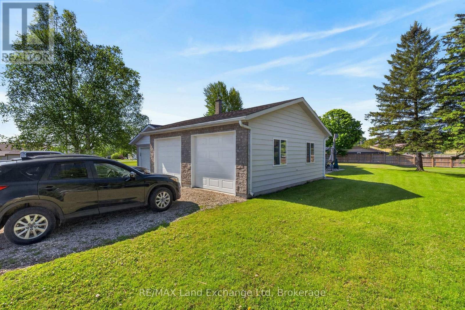 696 JOSEPHINE STREET N - 7