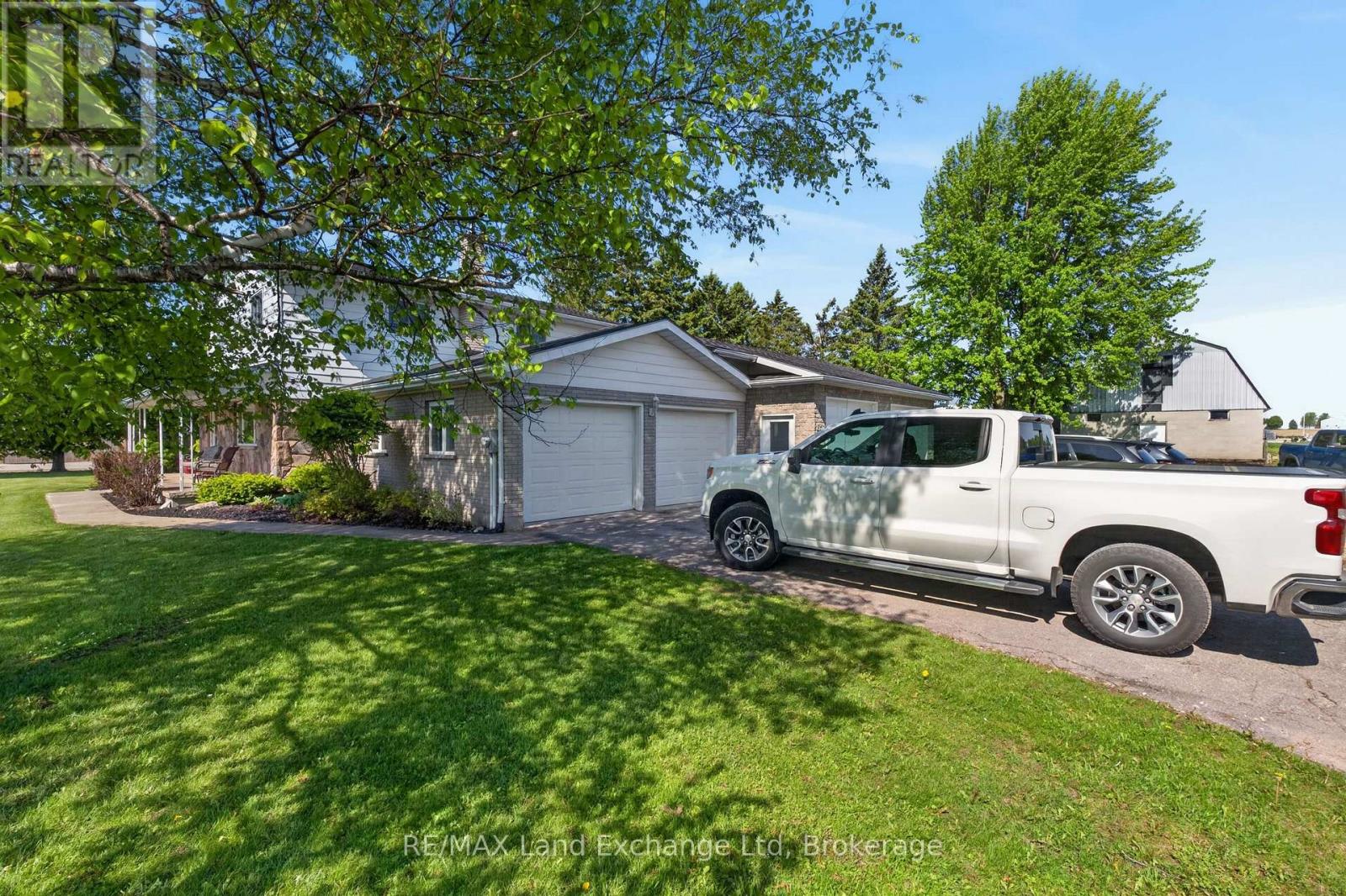 696 JOSEPHINE STREET N - 8