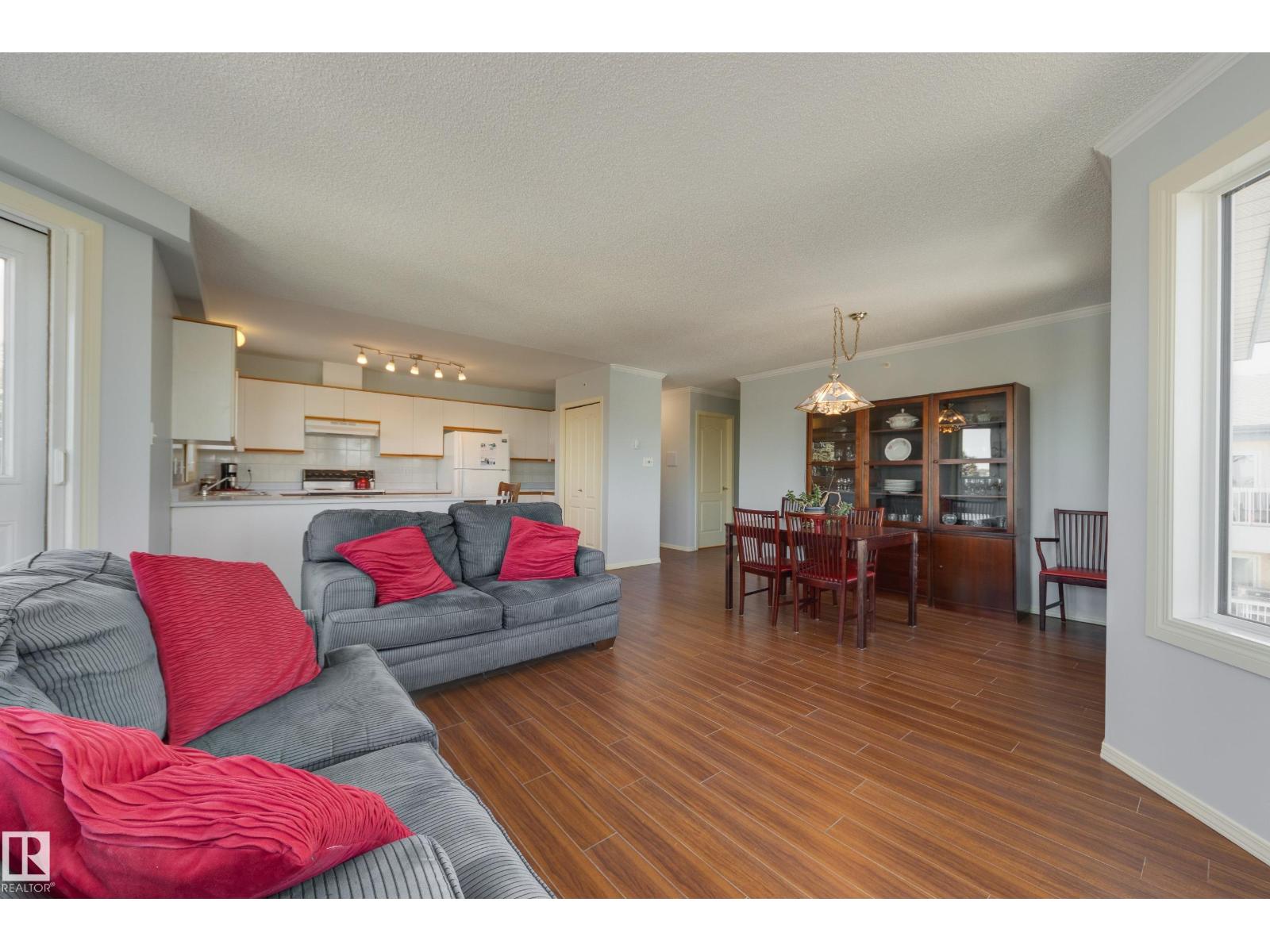 #402 10610 76 ST NW - 10