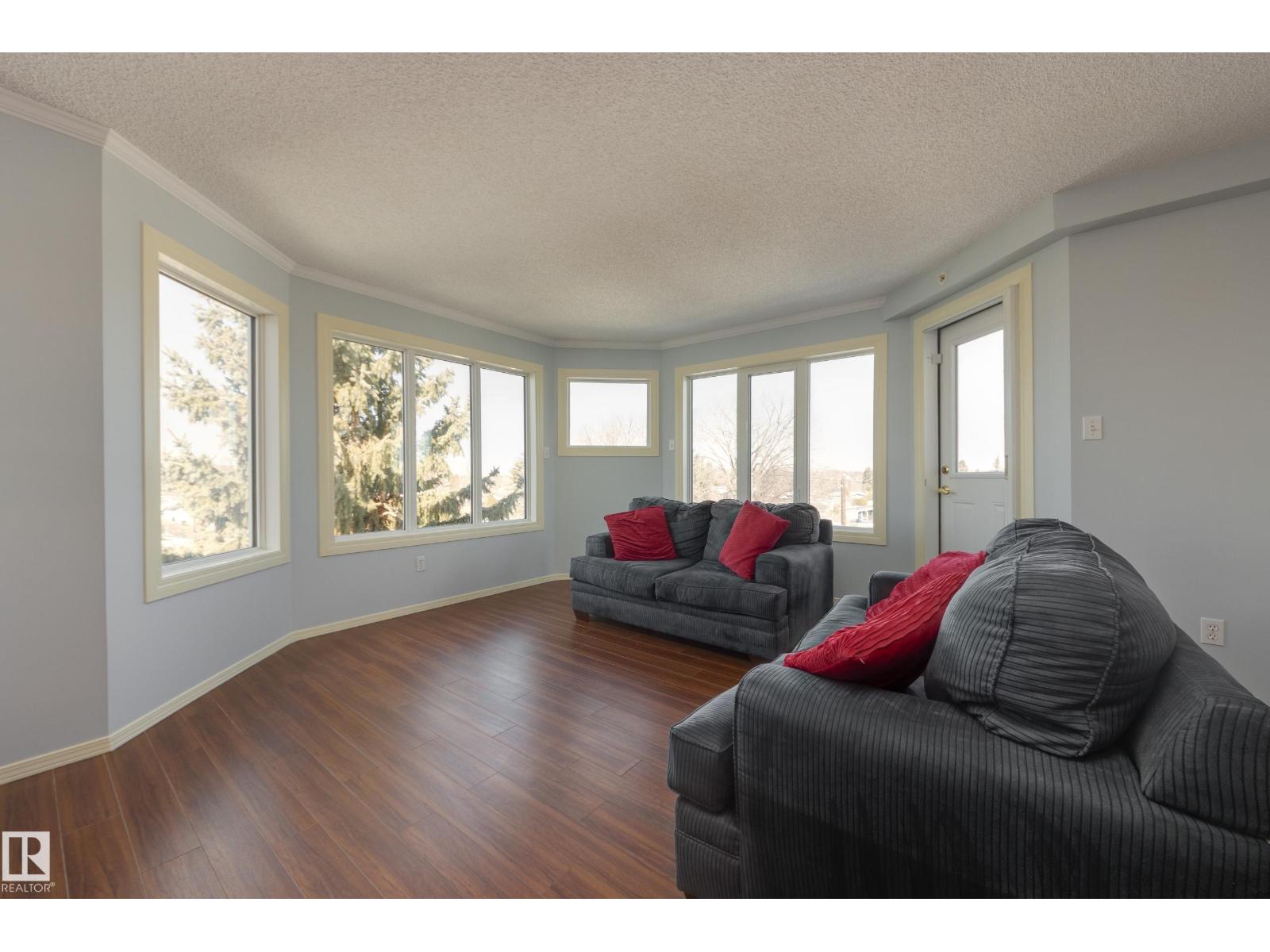 #402 10610 76 ST NW - 7
