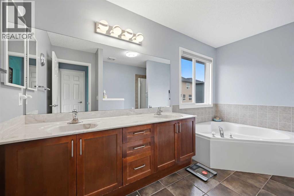 61 Saddleland Drive NE - 32