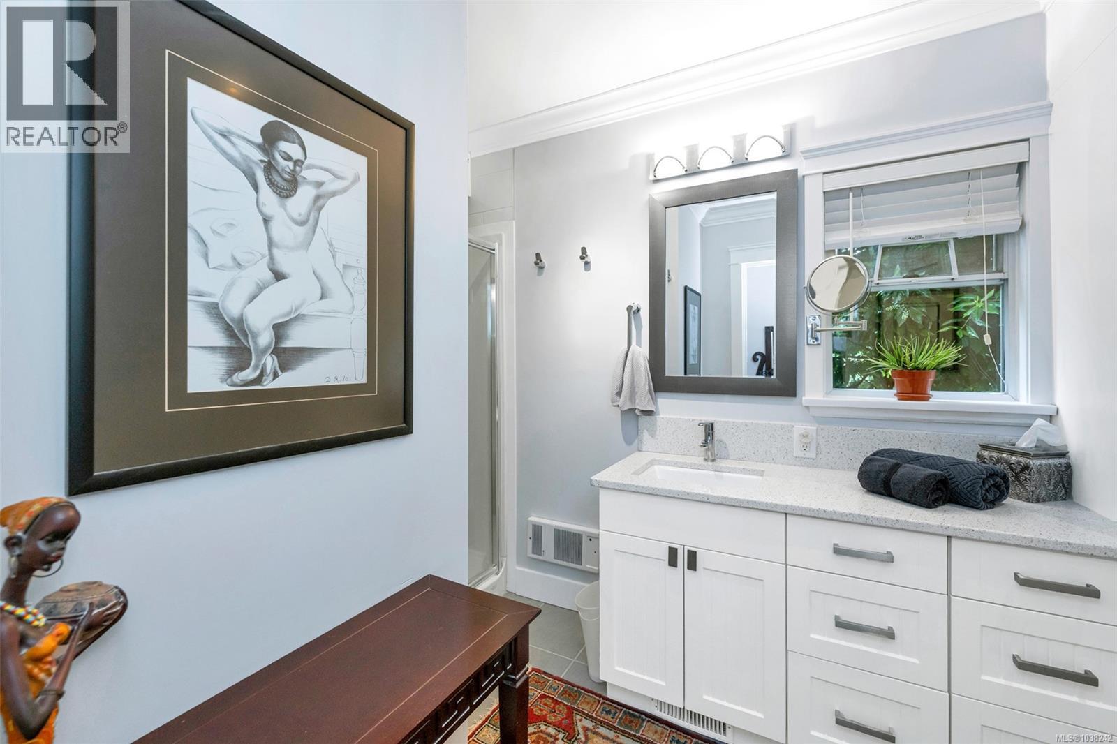 868 Hampshire Rd, Oak Bay
