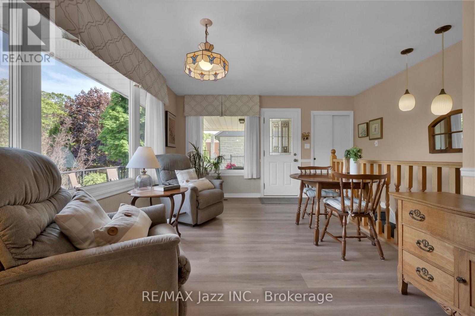 961 SWISS HEIGHTS - 20