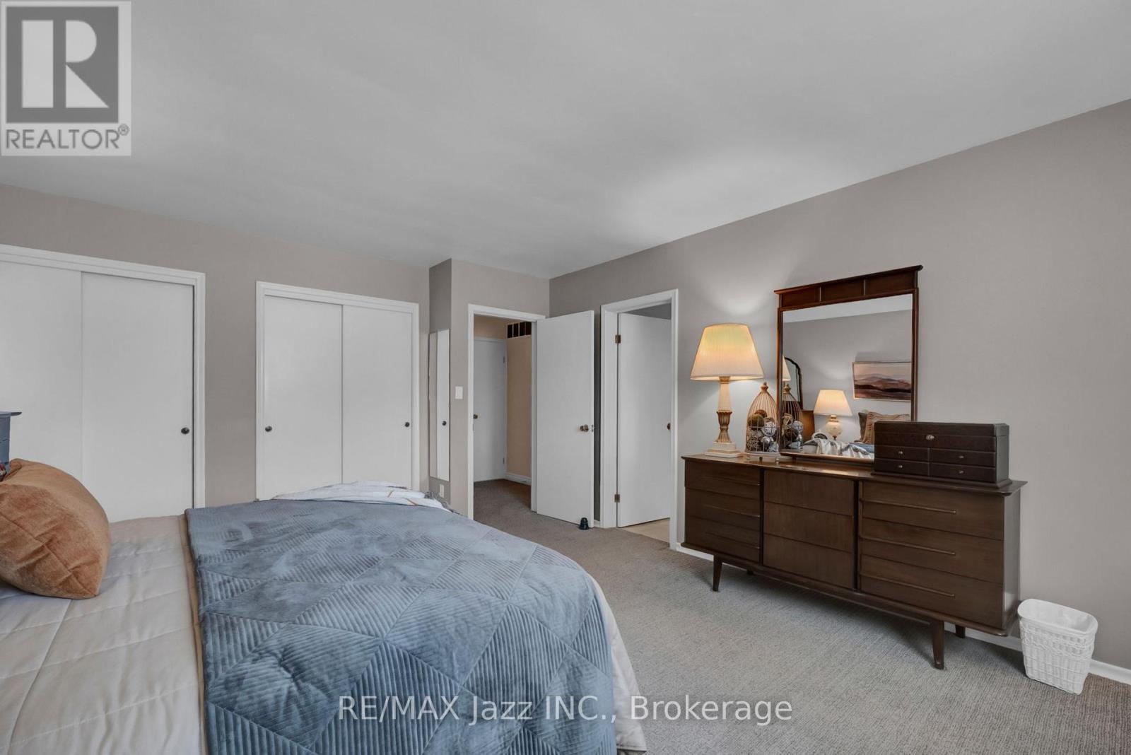 961 SWISS HEIGHTS - 23