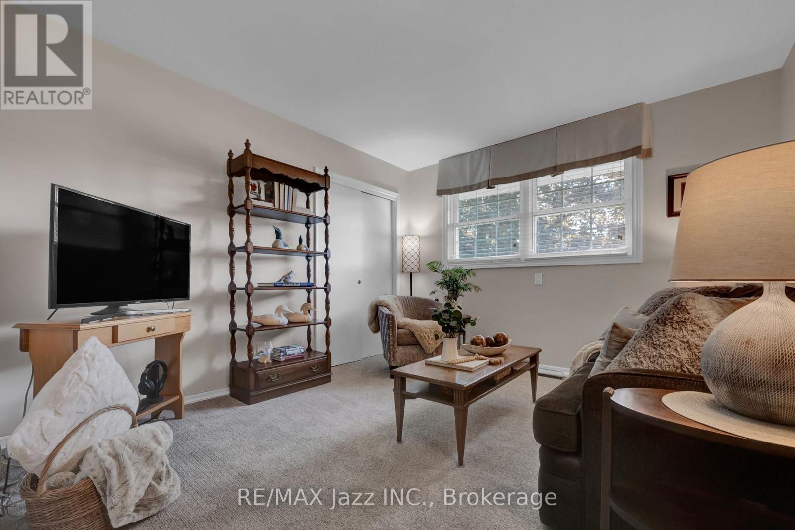 961 SWISS HEIGHTS - 29