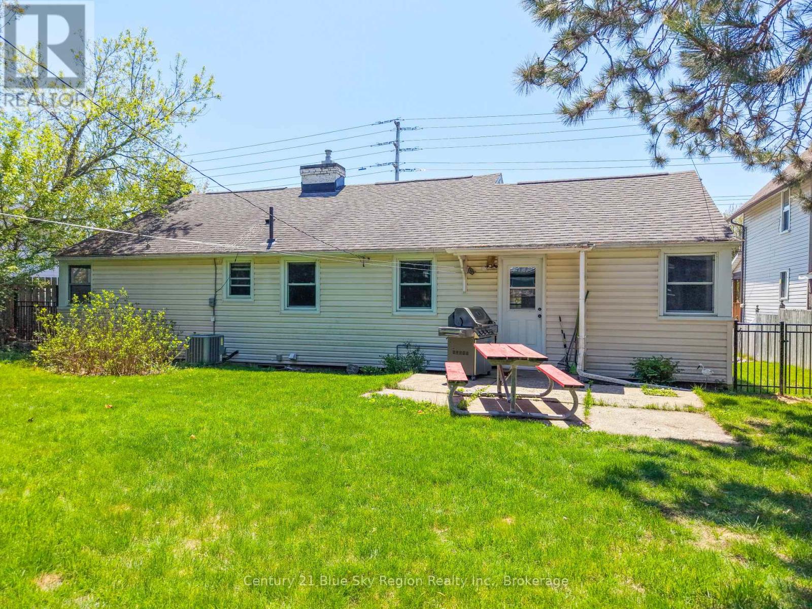 1052 COPELAND STREET - 32