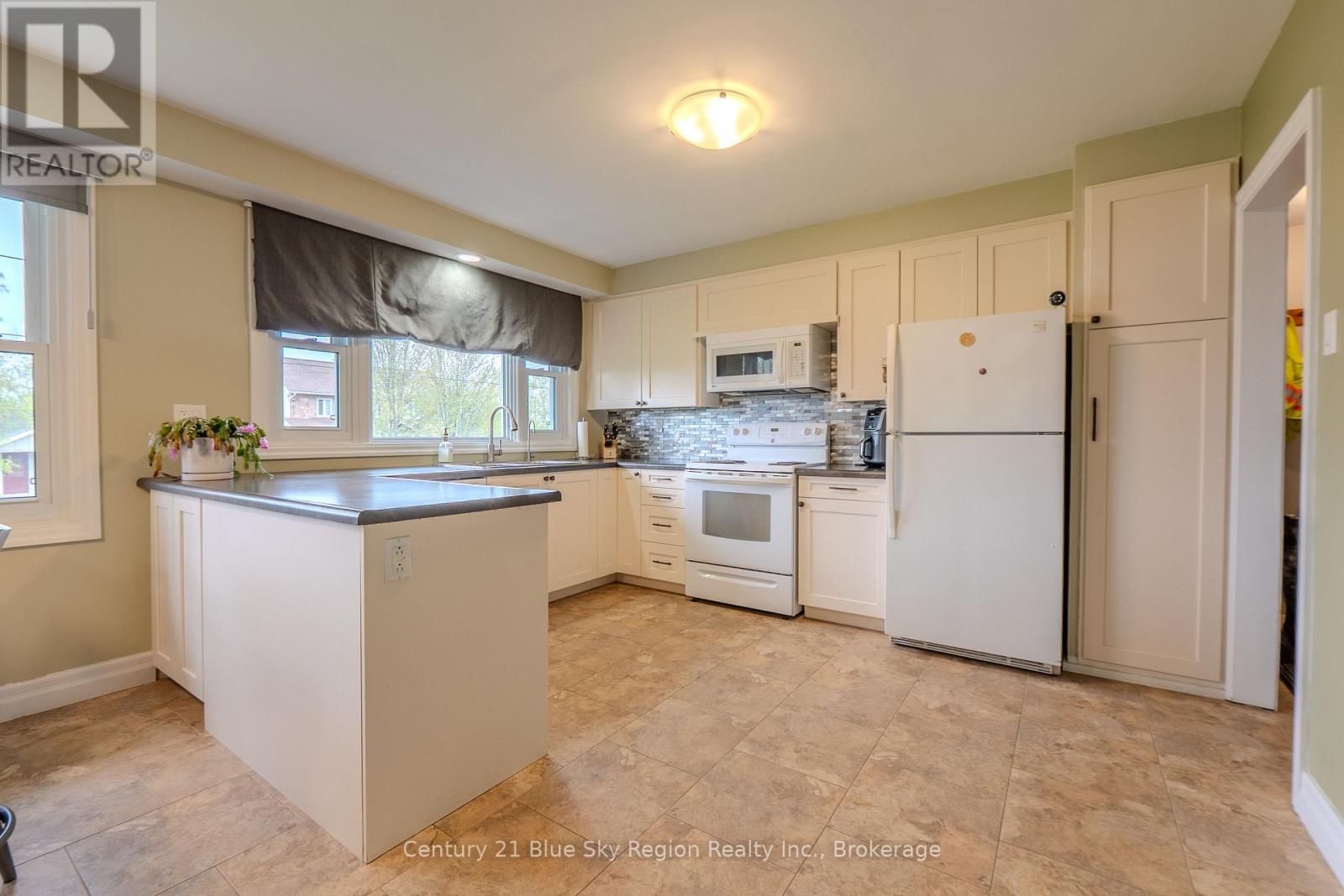 1052 COPELAND STREET - 5