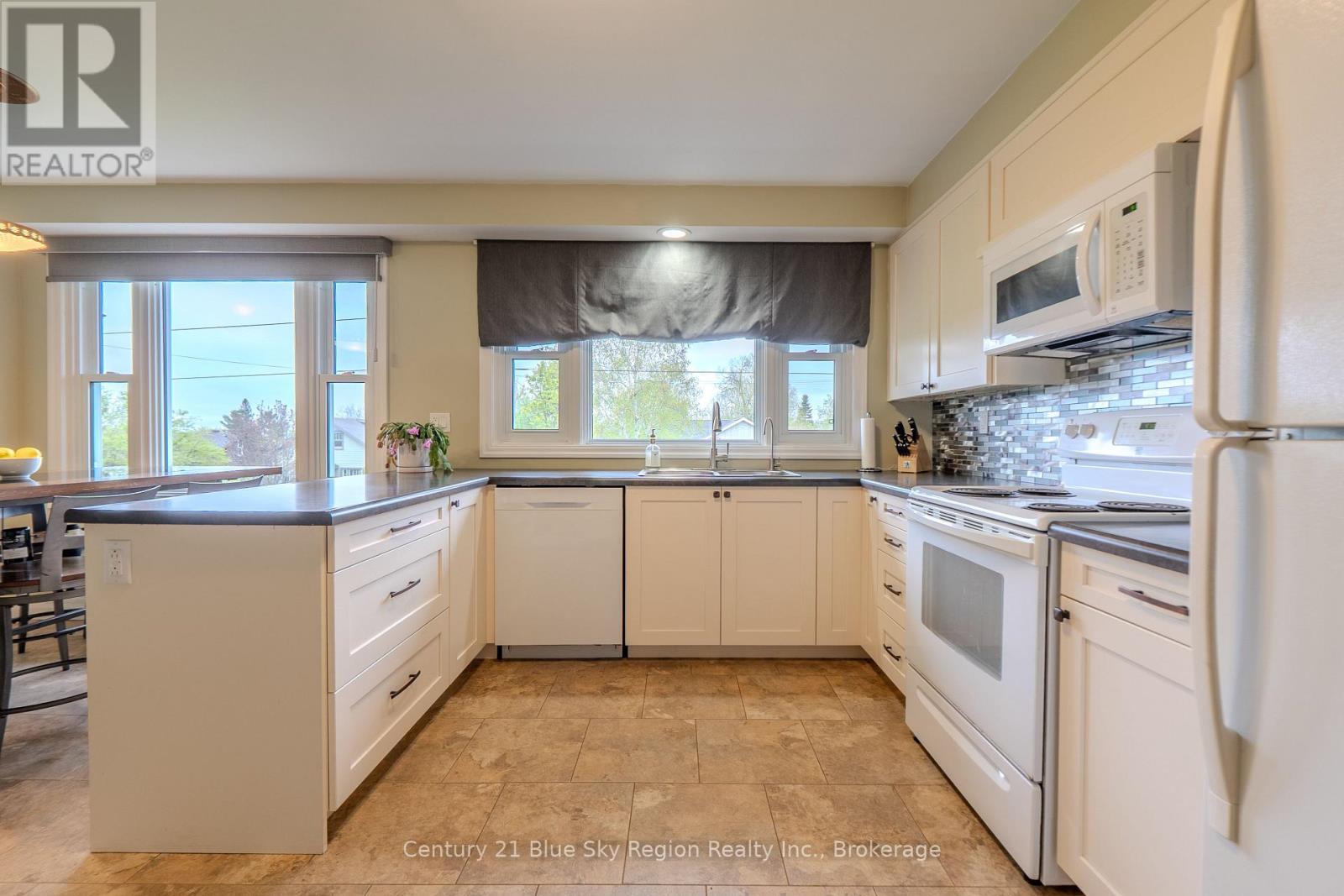 1052 COPELAND STREET - 7