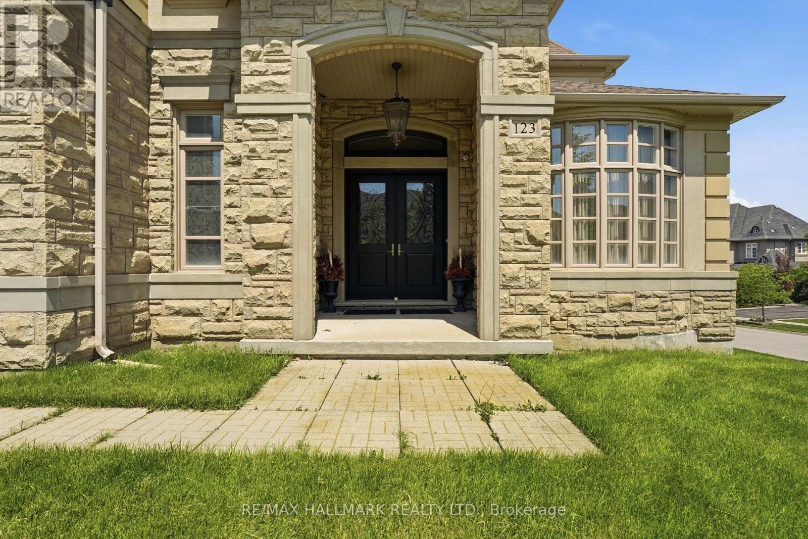 123 CARISBROOKE CIRCLE - Image 3