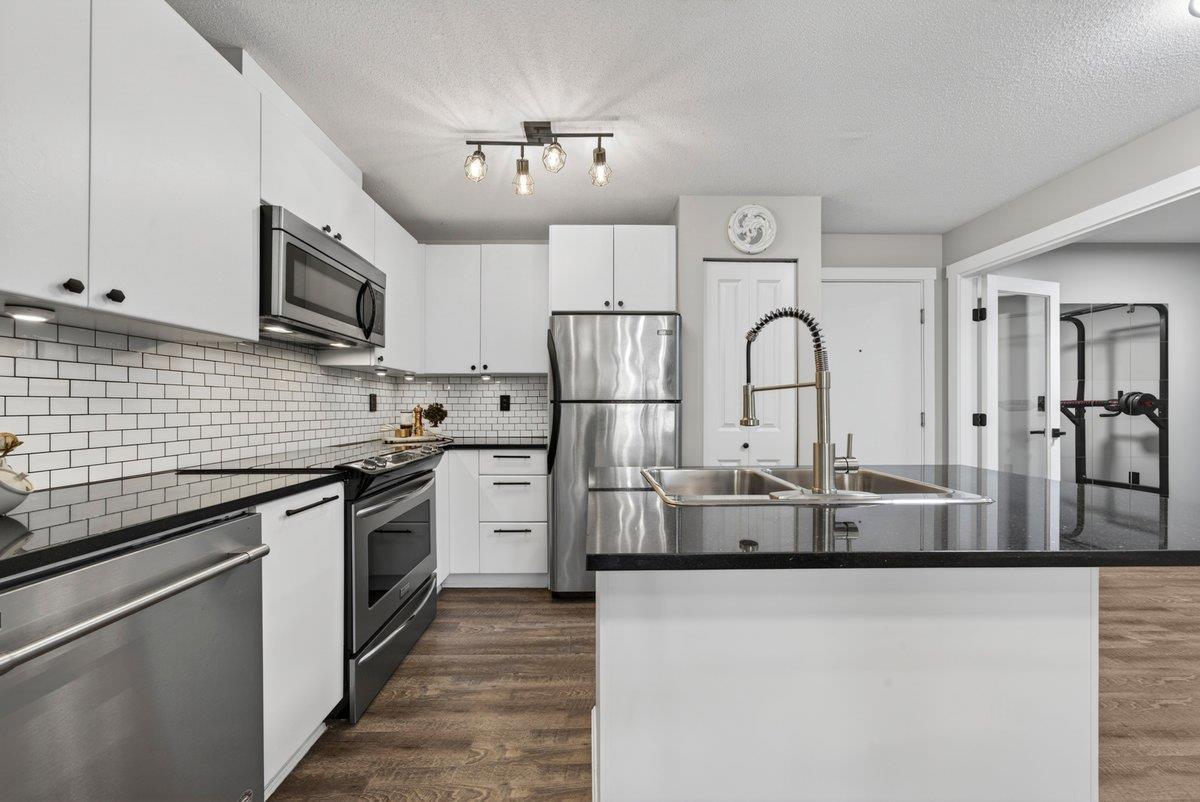 301 6500 194 STREET, Surrey