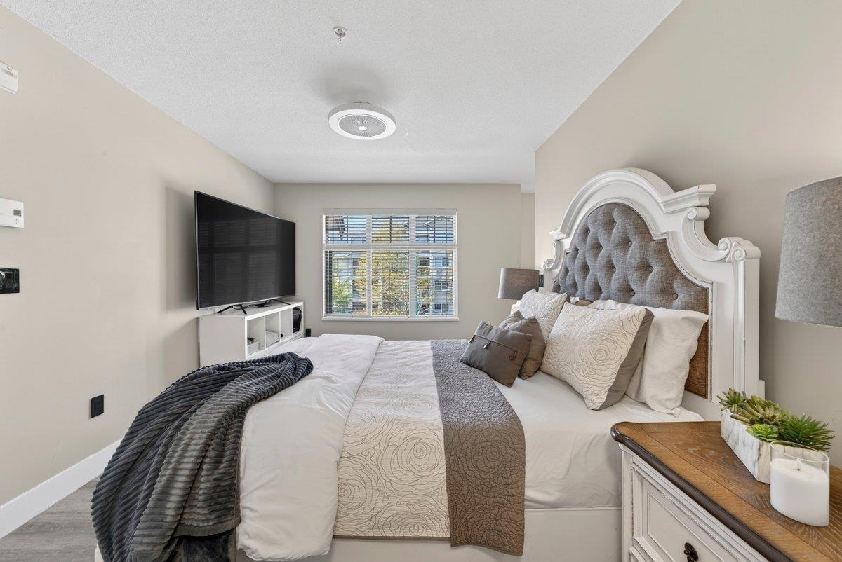 301 6500 194 STREET, Surrey