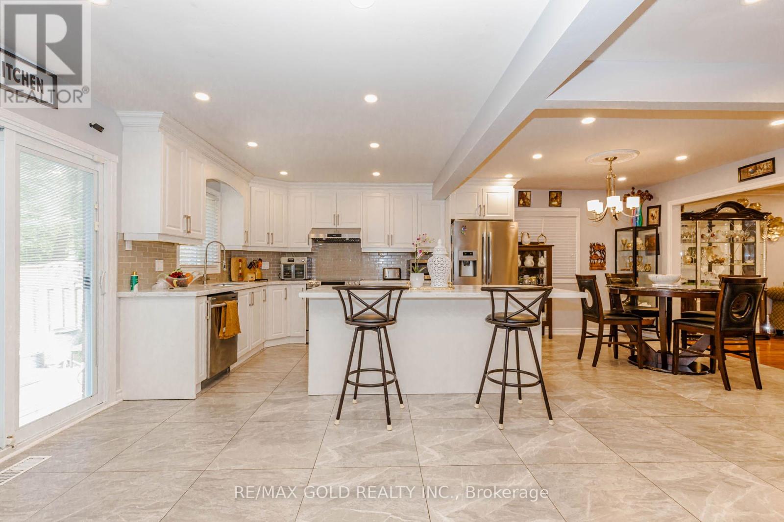 103 VIVIANS CRESCENT - 11