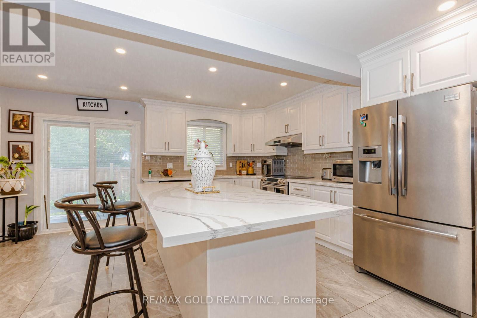 103 VIVIANS CRESCENT - 12