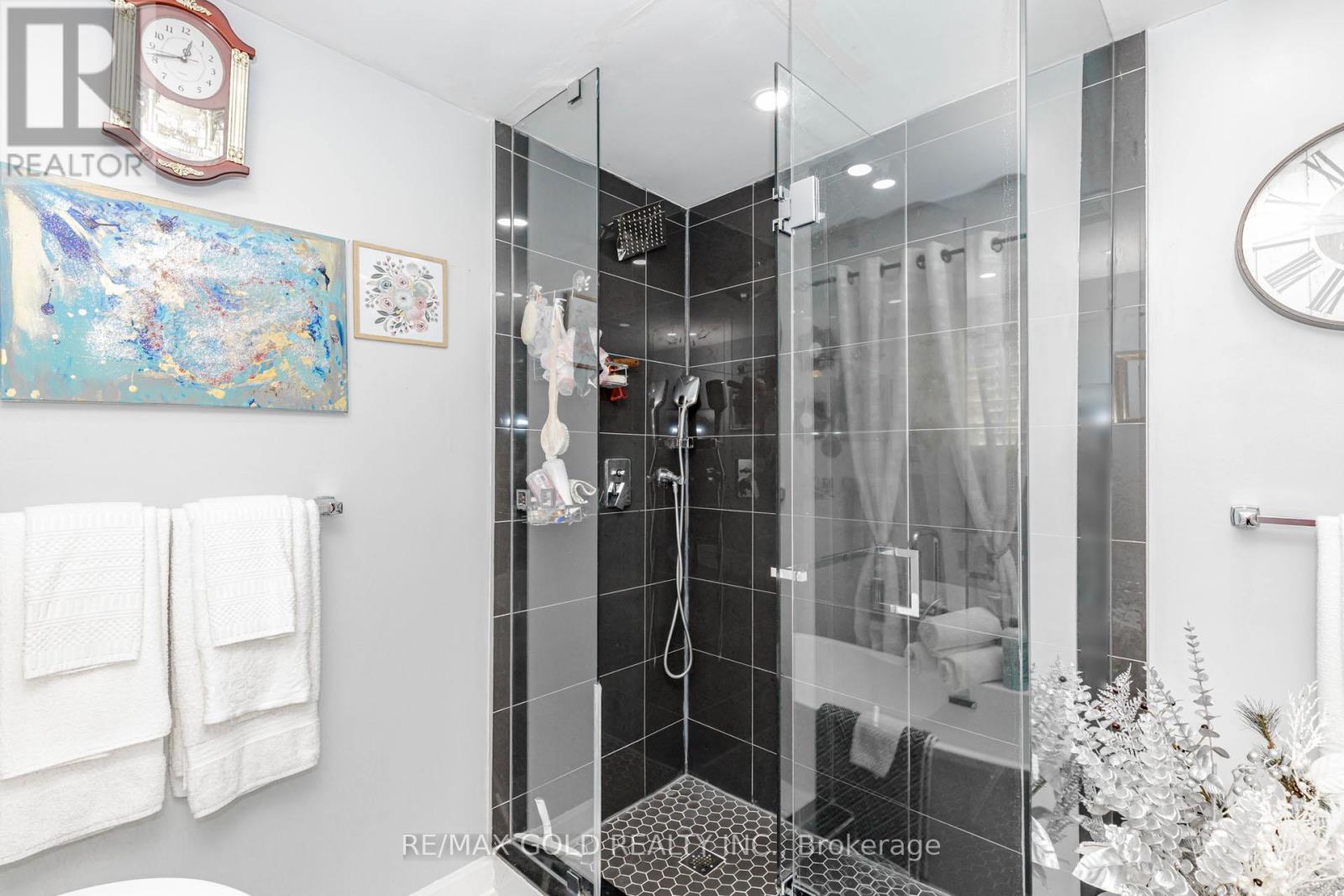 103 VIVIANS CRESCENT - 26